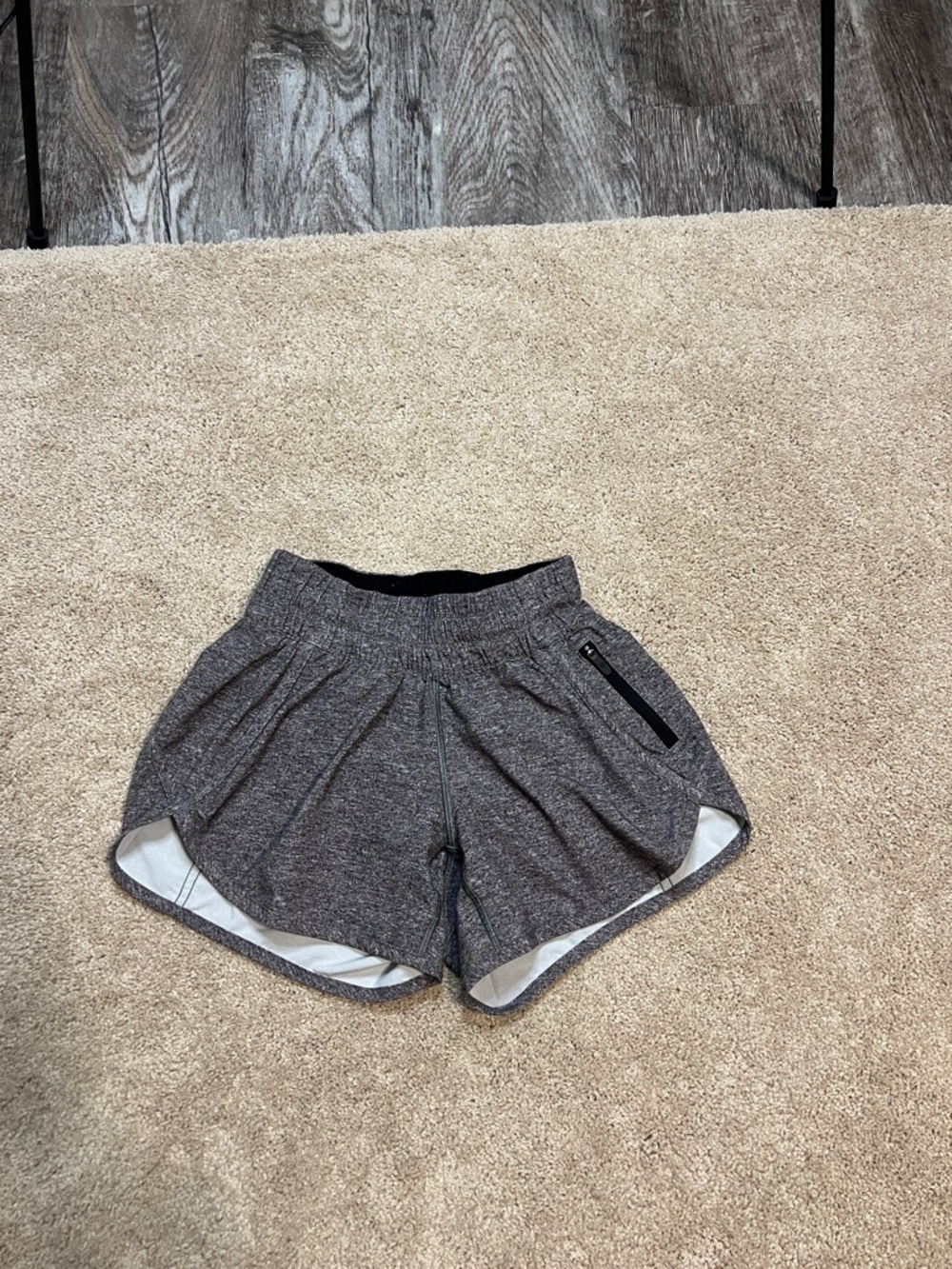 Women’s Lululemon Tracker 4” Shorts Size 2